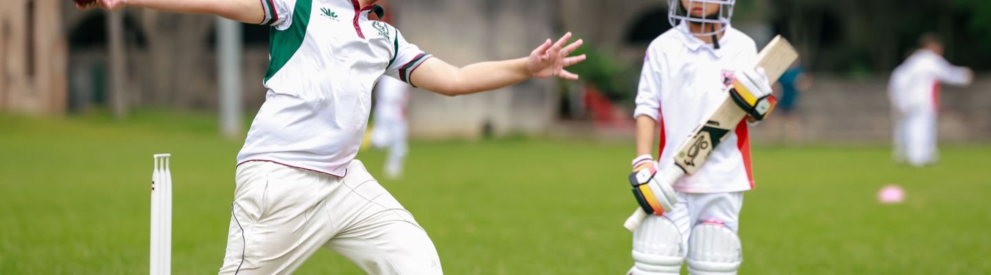 https://resources.playcommunity.pulselive.com/photo-resources/2024/08/01/3a265df4-5c04-4281-8ab0-a01c7d6d87b3/Junior-Club-Cricket-Bowling.jpg?height=400&width=1440